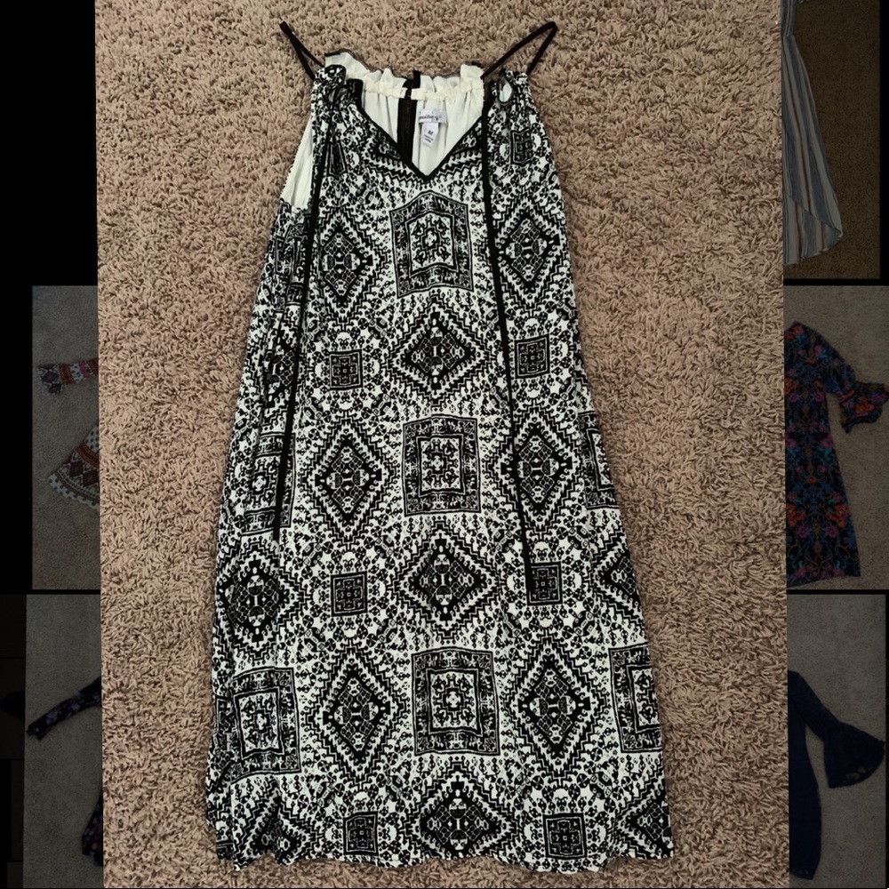 Women’s sleeveless black and white pattern dress